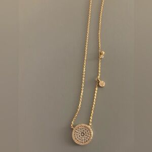 Elegant Gold Pendant Necklace